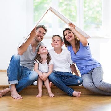 Familie träumt vom Haus