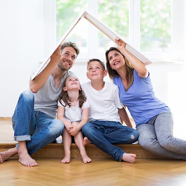 Familie träumt vom Haus